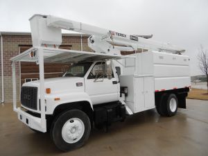2002 GMC C7500, 60 ft. work height Terex Hi-Ranger XT55 model boom
