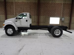 2007 FORD F750 4X2 CAB AND CHASSIS 