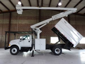 2010 FORD F750, 11' SOUTHCO FORESTRY BODY, 60' WORK HEIGHT ALTEC LRV55 MODEL BOOM 