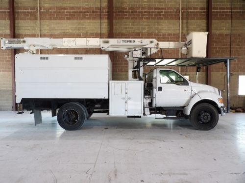 2010 FORD F750, 11' SOUTHCO FORESTRY BODY, 65' WORK HEIGHT TEREX HI-RANGER XT-60 ELEVATOR MODEL BOOM
