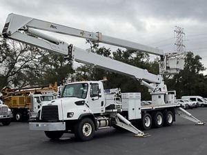 2015 FREIGHTLINER 114SD TRI-AXEL, FLATBED, 125' WORK HEIGHT ALTEC HL125 REAR MOUNT MODEL BOOM