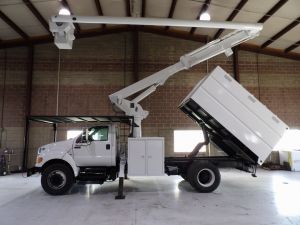 2015 FORD F750, 11' SOUTHCO FORESTRY BODY, 60' WORK HEIGHT ALTEC LRV55 MODEL BOOM