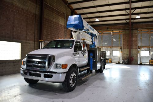 2015 FORD F750 SUPERCAB, FLATED, 105' WORK HEIGHT SOCAGE 105DJ MODEL BOOM 