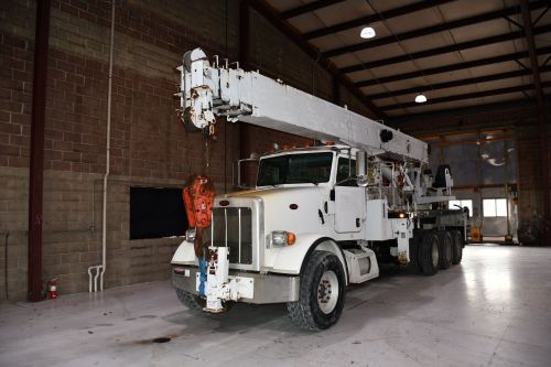 2008 PETERBULT 365 TRI AXLE, 22' FLATBED, 168' WORK HEIGHT ALTEC AC38-127S 38 TON 5 SECTION HYDRAULIC CRANE
