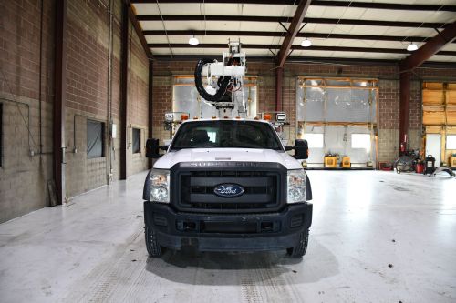2014 FORD F550, SERVICE BODY, 45' WORK HEIGHT ALTEC AT40G MODEL BOOM 