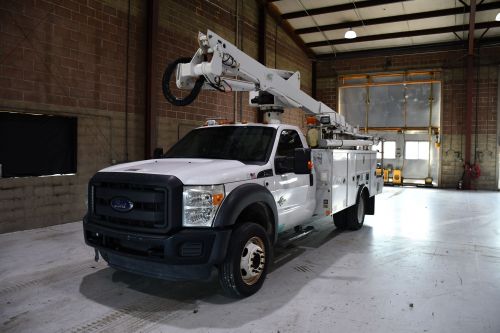 2014 FORD F550, SERVICE BODY, 45' WORK HEIGHT ALTEC AT40G MODEL BOOM 