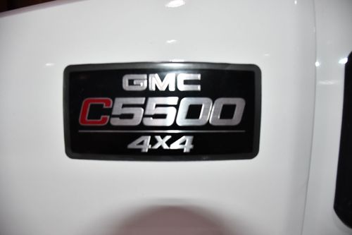 2009 GMC C5500 4X4 CREW CAB, 14'X6' CHIP BODY